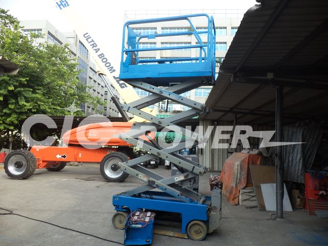 T06GS137 -  Scissor Lift Genie GS1930