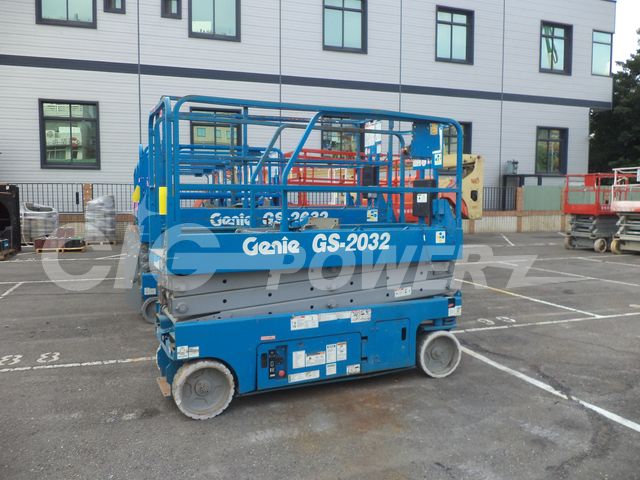 T06GS242 -  Scissor Lift Genie GS-2032