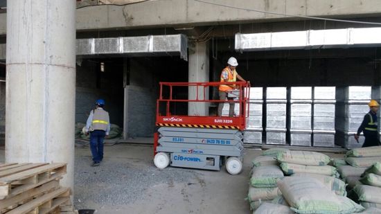 高空作業車，