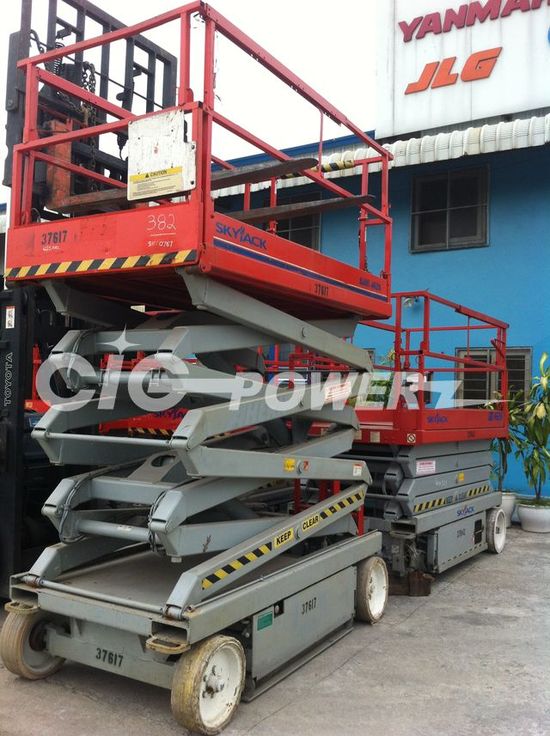 8SJ143-  Scissor Lift Skyjack SJIII 4626