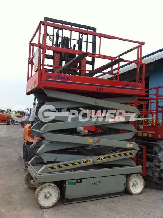 8SJ143-  Scissor Lift Skyjack SJIII 4626