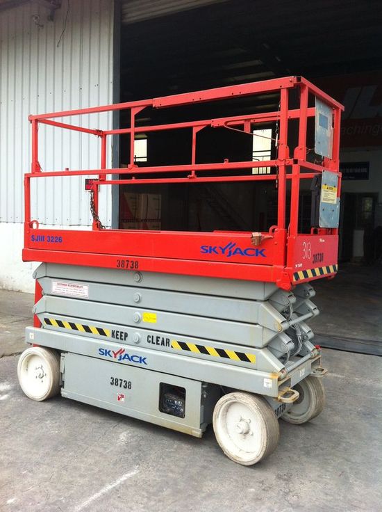 8SJ137-  Scissor Lift Skyjack SJIII 3226