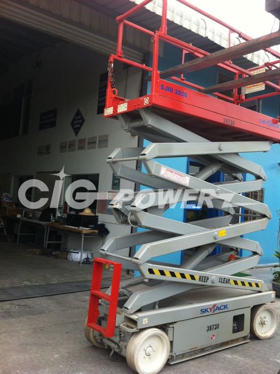 8SJ137-  Scissor Lift Skyjack SJIII 3226