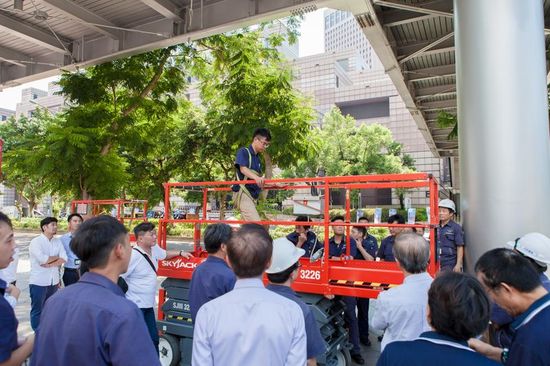 剪刀式高空作業車