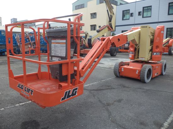 JLG E300AJ 9米 電動曲臂式高空作業車