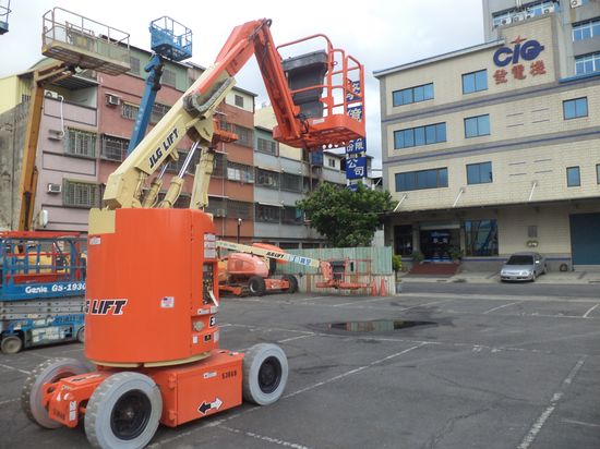 JLG E300AJ 9米 電動曲臂式高空作業車