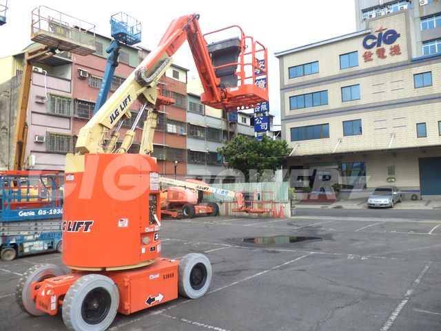 T09JL01 - Xe nâng dạng ống lồng JLG E300 AJ